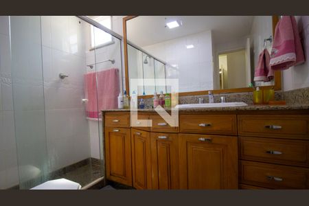 Casa de condomínio à venda com 320m², 4 quartos e 2 vagasBanheiro da Suíte