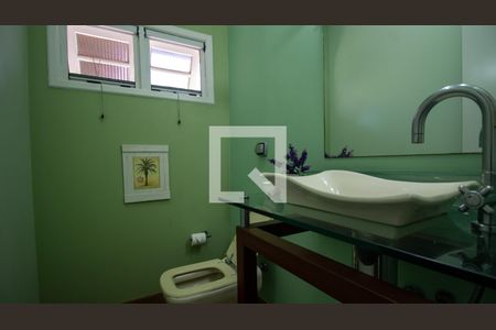 Casa de condomínio à venda com 320m², 4 quartos e 2 vagasLavabo