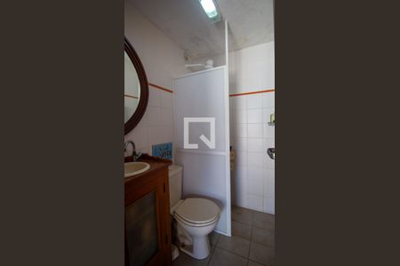 Casa de condomínio à venda com 320m², 4 quartos e 2 vagasBanheiro do Quintal