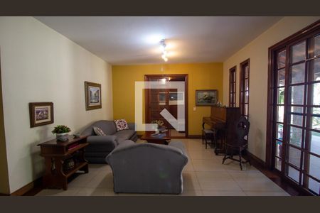 Casa de condomínio à venda com 320m², 4 quartos e 2 vagasSala