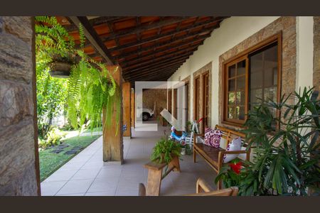 Casa de condomínio à venda com 320m², 4 quartos e 2 vagasVaranda