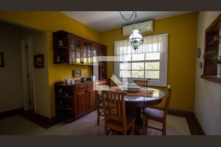 Casa de condomínio à venda com 320m², 4 quartos e 2 vagasSala