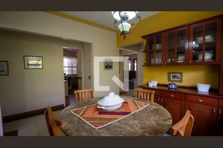 Casa de condomínio à venda com 320m², 4 quartos e 2 vagasSala