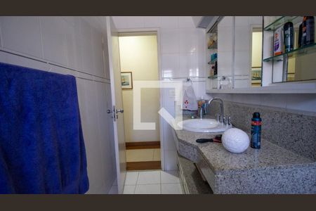 Casa de condomínio à venda com 320m², 4 quartos e 2 vagasBanheiro Social