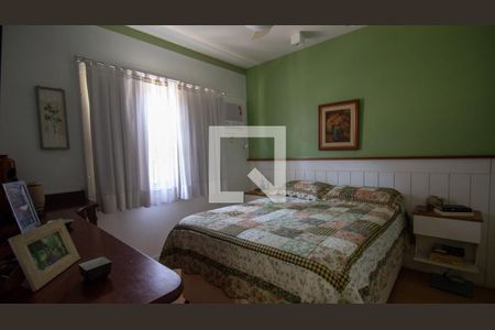 Casa de condomínio à venda com 320m², 4 quartos e 2 vagasSuíte