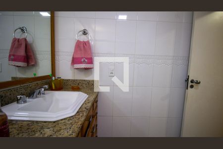 Casa de condomínio à venda com 320m², 4 quartos e 2 vagasBanheiro da Suíte