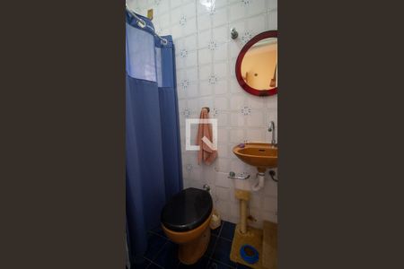 Casa de condomínio à venda com 320m², 4 quartos e 2 vagasBanheiro de Serviço