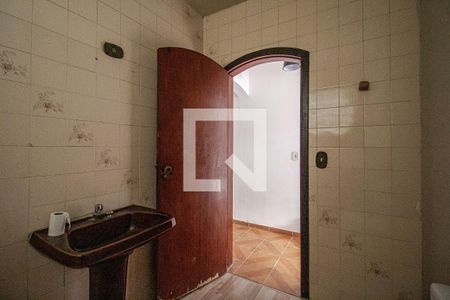 Casa para alugar com 240m², 3 quartos e 2 vagasBanheiro Social