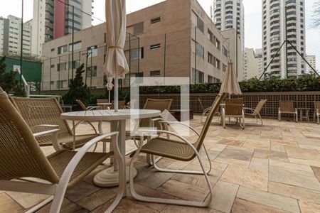 Apartamento à venda com 220m², 3 quartos e 4 vagasÁrea comum - Piscina