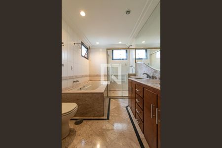 Apartamento à venda com 220m², 3 quartos e 4 vagasBanheiro do Quarto 1