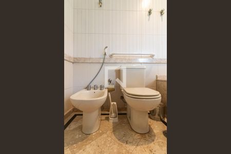 Apartamento à venda com 220m², 3 quartos e 4 vagasBanheiro do Quarto 1