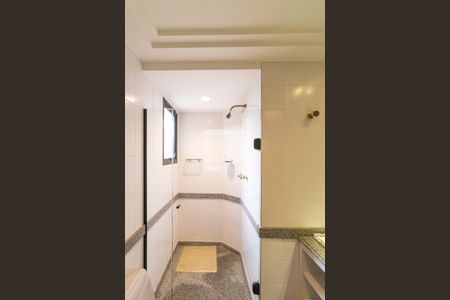 Apartamento à venda com 220m², 3 quartos e 4 vagasBanheiro do Quarto 2