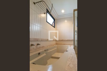 Apartamento à venda com 220m², 3 quartos e 4 vagasBanheiro do Quarto 1