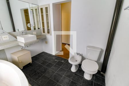 Casa à venda com 335m², 3 quartos e 4 vagas Casa à venda com 335m², 3 quartos e 4 vagasBanheiro da Suíte 1