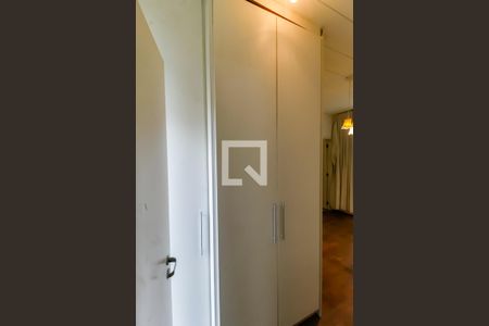 Casa à venda com 335m², 3 quartos e 4 vagas Casa à venda com 335m², 3 quartos e 4 vagasSuíte 2 - Armários