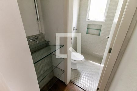 Casa à venda com 335m², 3 quartos e 4 vagas Casa à venda com 335m², 3 quartos e 4 vagasBanheiro