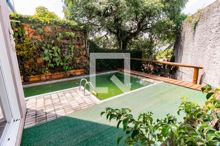 Casa à venda com 335m², 3 quartos e 4 vagas Casa à venda com 335m², 3 quartos e 4 vagasPiscina