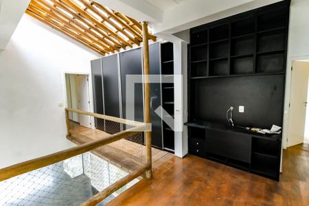 Casa à venda com 335m², 3 quartos e 4 vagas Casa à venda com 335m², 3 quartos e 4 vagasArmários corredor