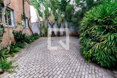 Casa à venda com 335m², 3 quartos e 4 vagas Casa à venda com 335m², 3 quartos e 4 vagasGaragem