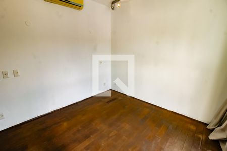 Casa à venda com 335m², 3 quartos e 4 vagas Casa à venda com 335m², 3 quartos e 4 vagasSuíte 1