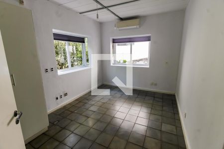 Casa à venda com 335m², 3 quartos e 4 vagas Casa à venda com 335m², 3 quartos e 4 vagasQuarto 2