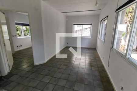 Casa à venda com 335m², 3 quartos e 4 vagas Casa à venda com 335m², 3 quartos e 4 vagasQuarto 2
