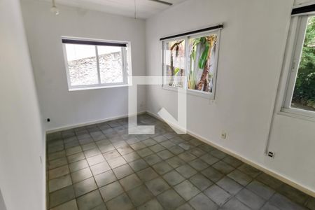 Casa à venda com 335m², 3 quartos e 4 vagas Casa à venda com 335m², 3 quartos e 4 vagasQuarto 3