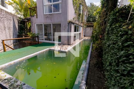 Casa à venda com 335m², 3 quartos e 4 vagas Casa à venda com 335m², 3 quartos e 4 vagasPiscina