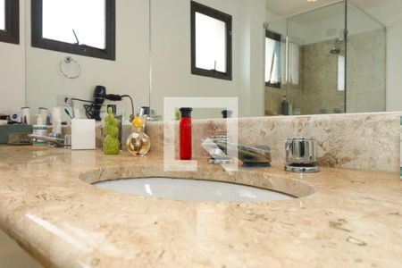 Apartamento à venda com 250m², 3 quartos e 4 vagasBanheiro da Suíte 1