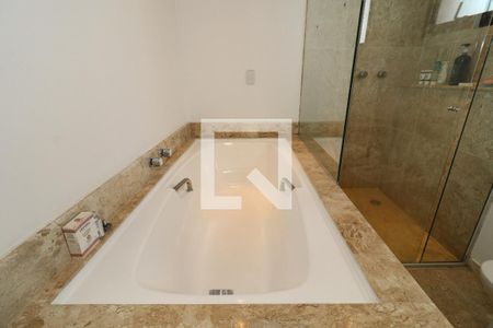 Apartamento à venda com 250m², 3 quartos e 4 vagasBanheiro da Suíte 1