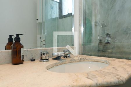 Apartamento à venda com 250m², 3 quartos e 4 vagasBanheiro da Suíte 2