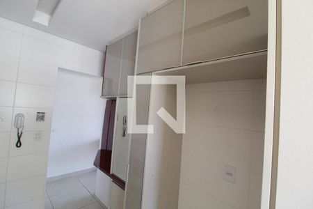 Cozinha de apartamento para alugar com 3 quartos, 71m² em Laranjeiras, Uberlândia
