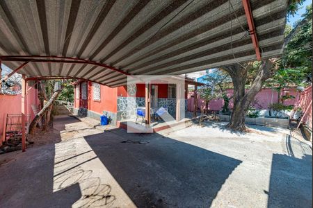 Casa à venda com 245m², 3 quartos e 25 vagas Casa à venda com 245m², 3 quartos e 25 vagasQuintal