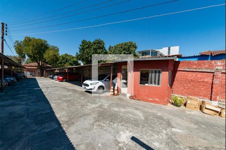 Casa à venda com 245m², 3 quartos e 25 vagas Casa à venda com 245m², 3 quartos e 25 vagasGaragem