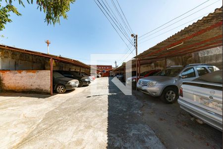 Casa à venda com 245m², 3 quartos e 25 vagas Casa à venda com 245m², 3 quartos e 25 vagasGaragem