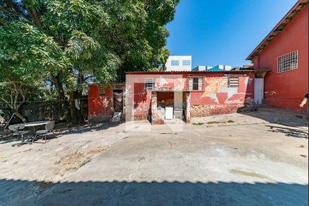 Casa à venda com 245m², 3 quartos e 25 vagas Casa à venda com 245m², 3 quartos e 25 vagasQuintal