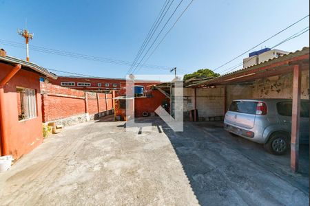 Casa à venda com 245m², 3 quartos e 25 vagas Casa à venda com 245m², 3 quartos e 25 vagasGaragem