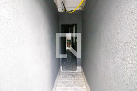 Casa de condomínio à venda com 198m², 4 quartos e 2 vagasCorredor lateral