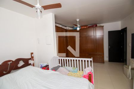 Casa de condomínio à venda com 198m², 4 quartos e 2 vagasSuíte 1