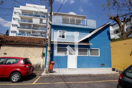 Casa de condomínio à venda com 198m², 4 quartos e 2 vagasFachada