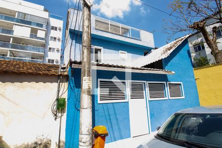 Casa de condomínio à venda com 198m², 4 quartos e 2 vagasFachada