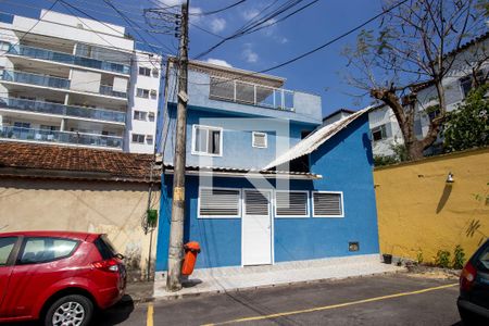 Casa de condomínio à venda com 198m², 4 quartos e 2 vagasFachada