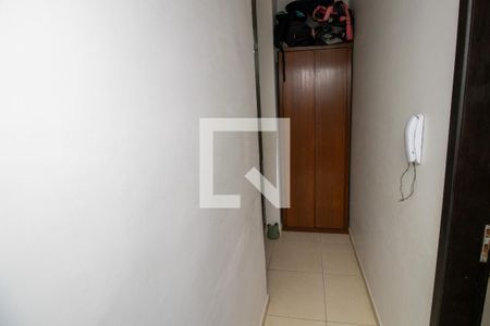 Casa de condomínio à venda com 198m², 4 quartos e 2 vagasCorredor
