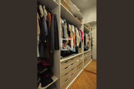 Apartamento à venda com 130m², 3 quartos e 2 vagas Apartamento à venda com 130m², 3 quartos e 2 vagasArmário da Suíte