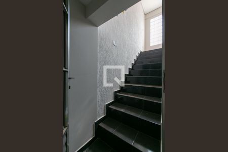 Casa para alugar com 170m², 2 quartos e 1 vaga Casa para alugar com 170m², 2 quartos e 1 vagaEscada / Entrada