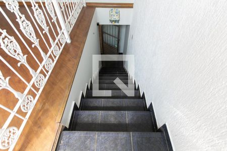 Casa para alugar com 170m², 2 quartos e 1 vaga Casa para alugar com 170m², 2 quartos e 1 vagaEscada / Entrada