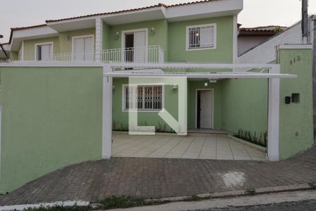 Casa à venda com 106m², 3 quartos e 2 vagasFachada