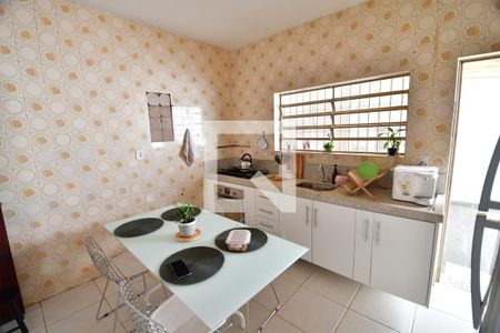 Casa à venda com 273m², 4 quartos e 2 vagasCozinha