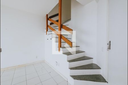 Escada de apartamento para alugar com 2 quartos, 60m² em Rio Vermelho, Salvador