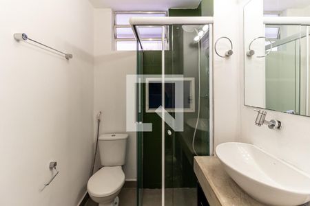 Banheiro de kitnet/studio para alugar com 1 quarto, 23m² em Vila Buarque, São Paulo